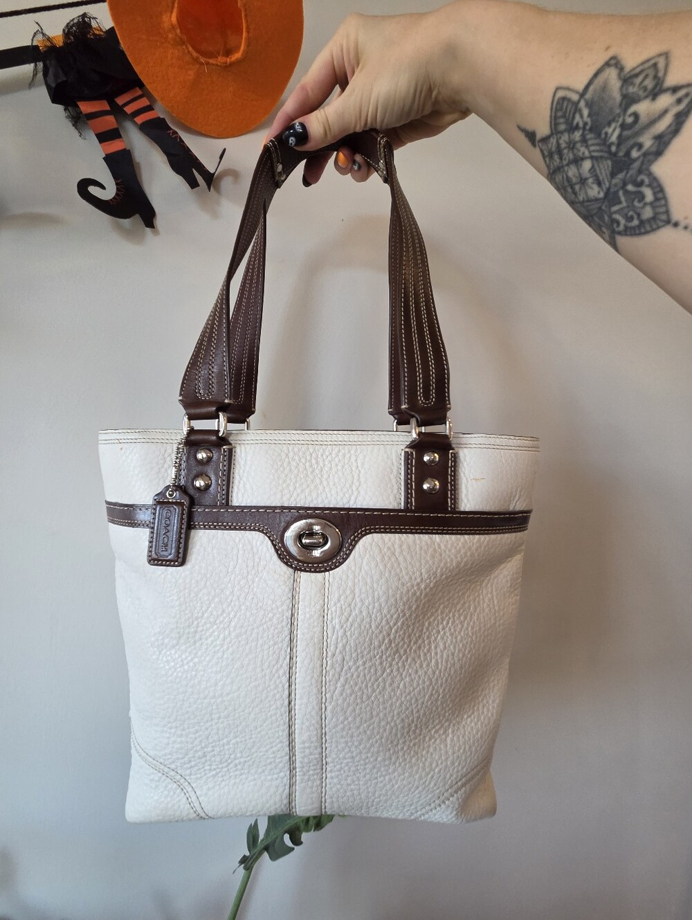 Coach F13959 Hampton Turnlock Leather Tote White And Dark Brown